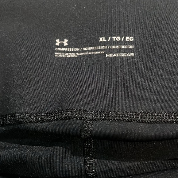 Under Armour UA Qualifier Speedpocket Roadside Runway Crop - Picture 6 of 8